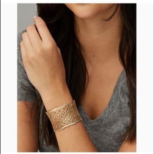 Like New! Kendra Scott gold cuff
